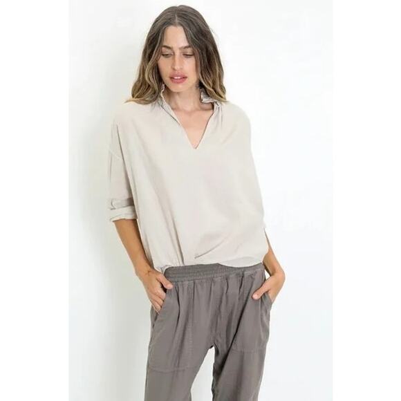 A Shirt Thing Ruffle Neck Curved Hemline Penelope Cabo Top P/S - Picture 11 of 15